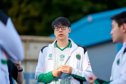 Move over, legends, Curtis "Aui_2000" Ling just carved his name into Dota 2 history as the first-ever three-time International champion. But here’s the kicker: only one of those came with a mouse in his hand. The other two? Clipboard, headset, and the occasional “buy a ward.”